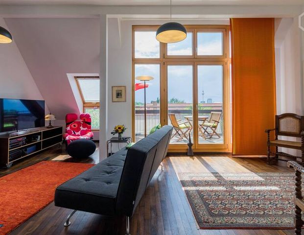 Lichtdurchflutetes Dachgeschossapartment mit 2 großen Terrassen in kernsaniertem Altbau in Prenzlauer Berg - Photo 1