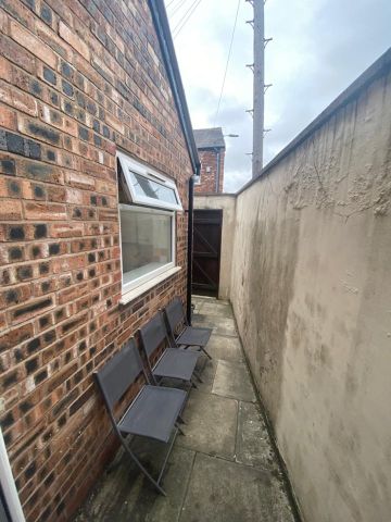 3 Bed Terraced House, Chilworth Street, M14 - Photo 3