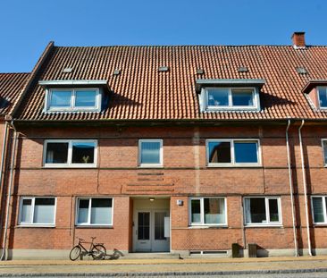Lys 2-værelses lejlighed i Odense C med charmerende detaljer - Photo 4