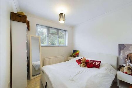 Winchester Drive, Maidenhead, Berkshire, SL6 - Photo 2