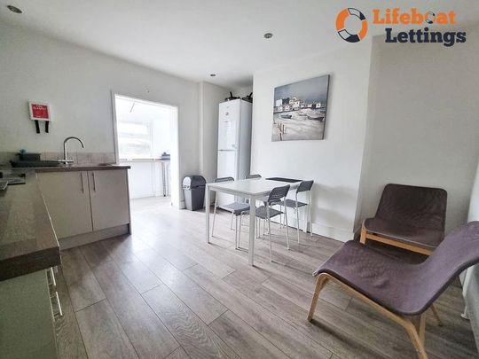 1 bedroom in a house share to rent - Photo 1