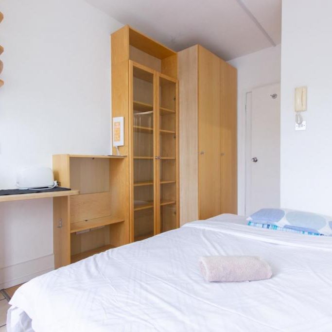 BILLS INCLUDED - Modern Studio Apartment in Pimlico, London SW1V - Photo 1