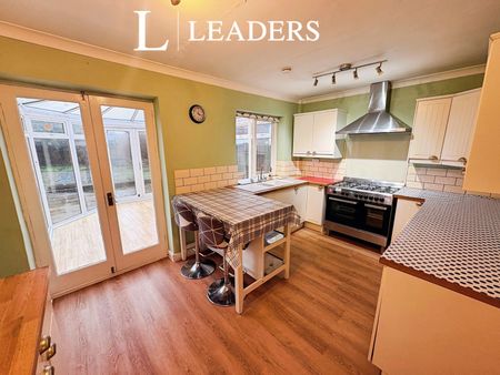 4 bedroom house to rent Winchester Avenue, Great Sankey, Warrington, Cheshire, WA5 - Photo 4