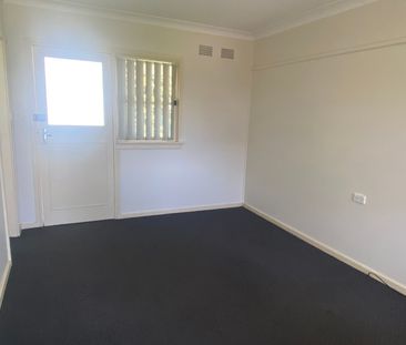 Tidy Studio Apartment - Photo 3