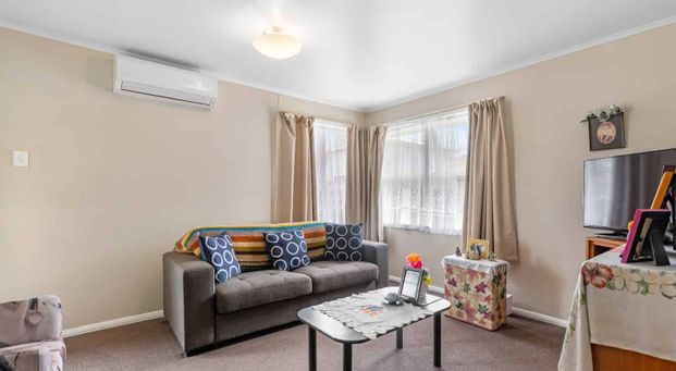 Charming Two-Bedroom Home Available for Rent on Sunset - Photo 1