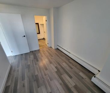 10149 Saskatchewan Drive NW - #401 — Apartment condo - Photo 3