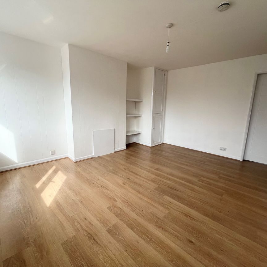 3 bedroom apartment to rent - Photo 1