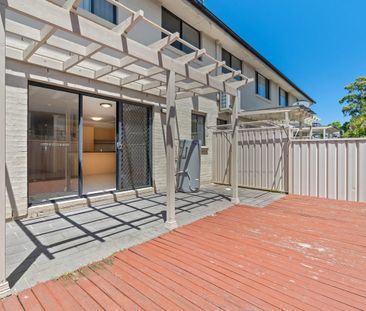 3/164 Albany Street, Point Frederick, NSW 2250 - Photo 2