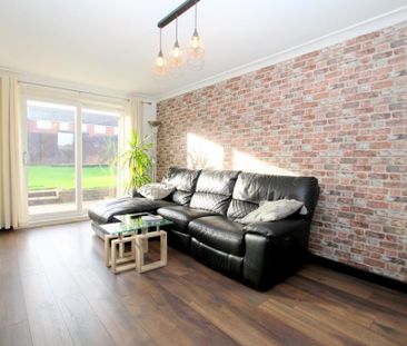 3 bedroom end of terrace house to rent - Photo 2