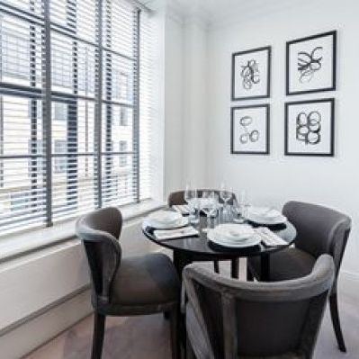 Three Bedroom Flat to rent in London - Photo 1