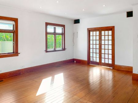 Exquisite 1920s bungalow is nestled in Remuera! - Photo 5