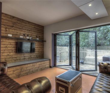 2 Whitegate Road, Huddersfield, HD4 - Photo 6