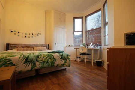 3 bedroom flat to rent - Photo 5