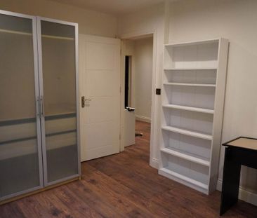 3 bedroom apartment to rent - Photo 4