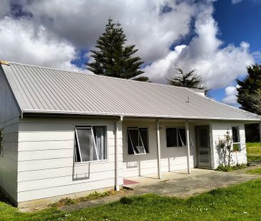 Fully Renovated large family home with rural views - Photo 2