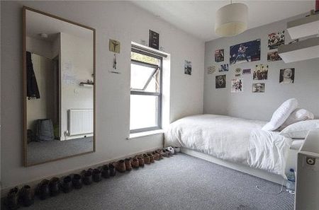 19 Whitegate Road, Huddersfield, HD4 - Photo 3