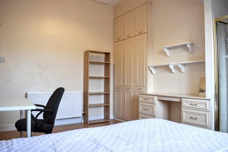 1 bedroom in a house share to rent - Photo 3