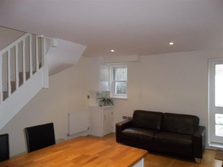 2 bedroom terraced house to rent - Photo 2