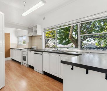 Single Level Family Home - Photo 3