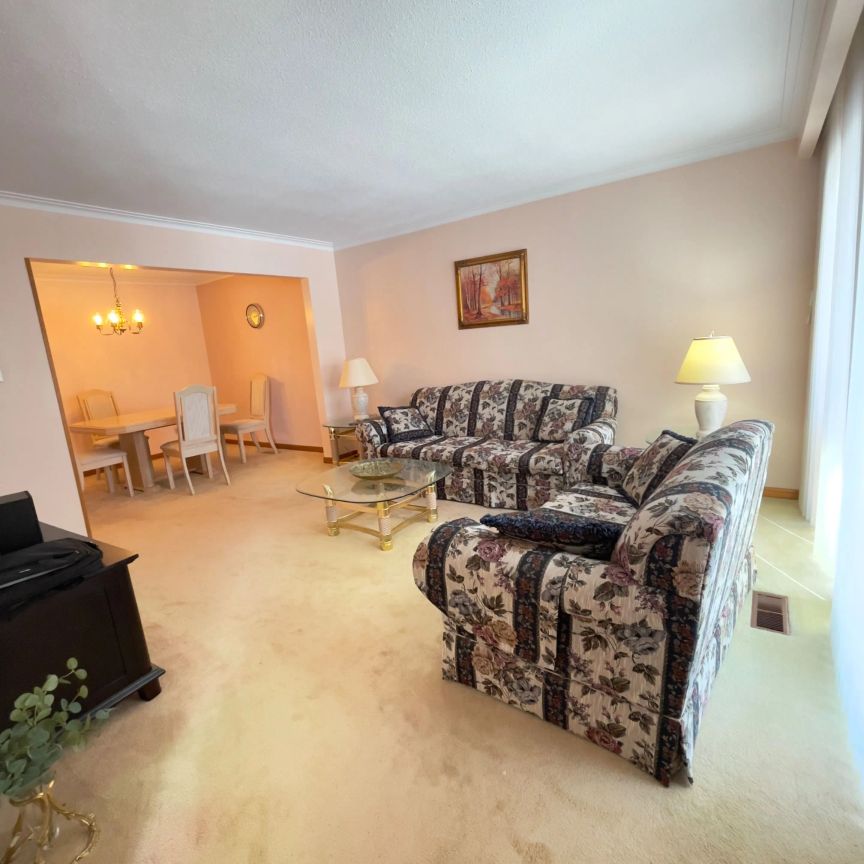 23 St. Paschal Court N #Room #1 - Photo 1