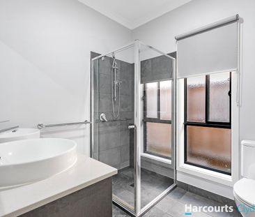 Spacious 4-Bedroom Home in Roses Estate, Beaconsfield! - Photo 1