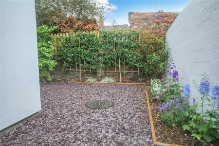 2 bedroom terraced house to rent - Photo 4