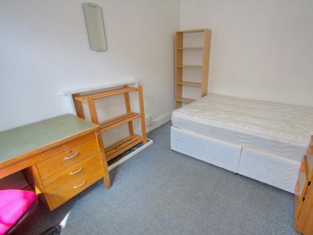 Terraced House to rent on - Photo 2