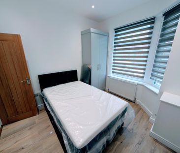 4 bedroom terraced house to rent - Photo 6