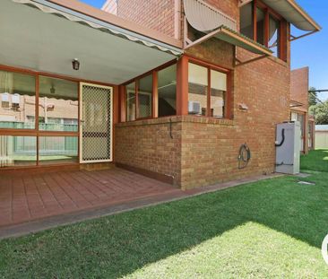 TWO-BEDROOM TOWNHOUSE IN A PERFECT LOCATION! - Photo 1