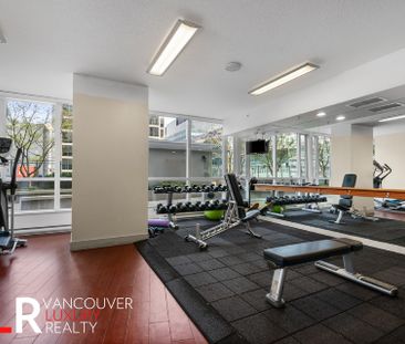 Condo in Downtown Vancouver, BC - Photo 1