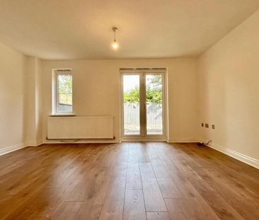 4 bedroom semi-detached house to rent - Photo 2