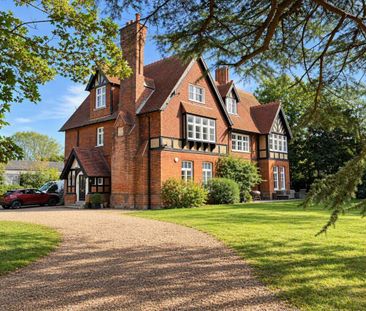 Bright and beautiful two-bedroom flat in historic Tillingham Hall - Photo 5