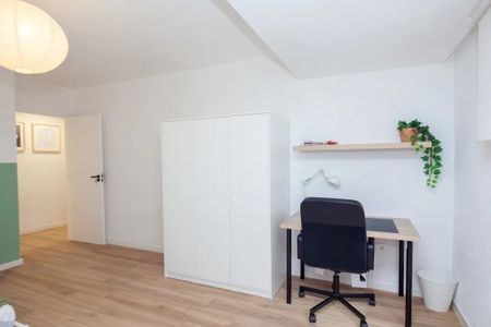 Carrer de Linares, Valencia, Valencian Community 46018 - Photo 5