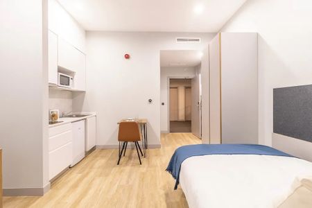 Calle Camilo José Cela, Sevilla, Andalusia 41018 - Photo 5