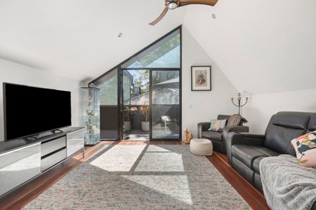 110 Pin Oak Crescent, Flemington VIC 3031 - Photo 5