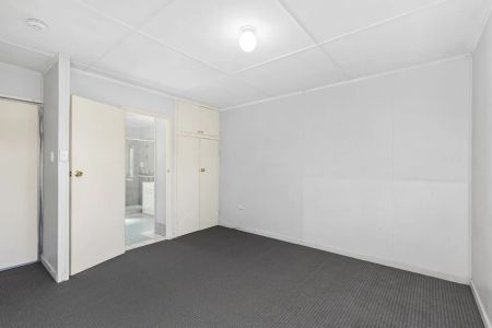 Neat & Tidy Unit in Stafford Heights - Photo 5