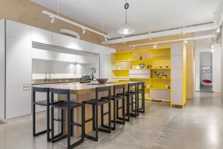 Brilliant location + NY feel - Photo 5