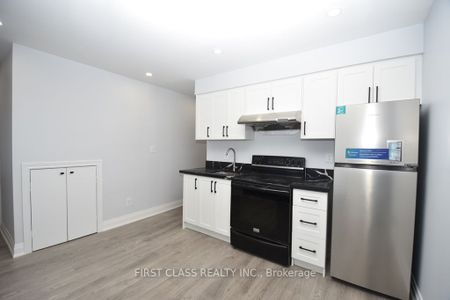 For Lease - 319 Senlac Road Unit# Front, Toronto, Ontario - Photo 4