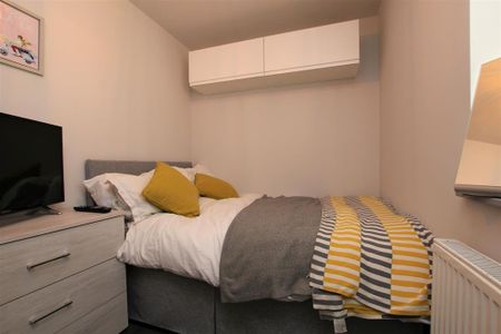1 bedroom in a house share to rent - Photo 4