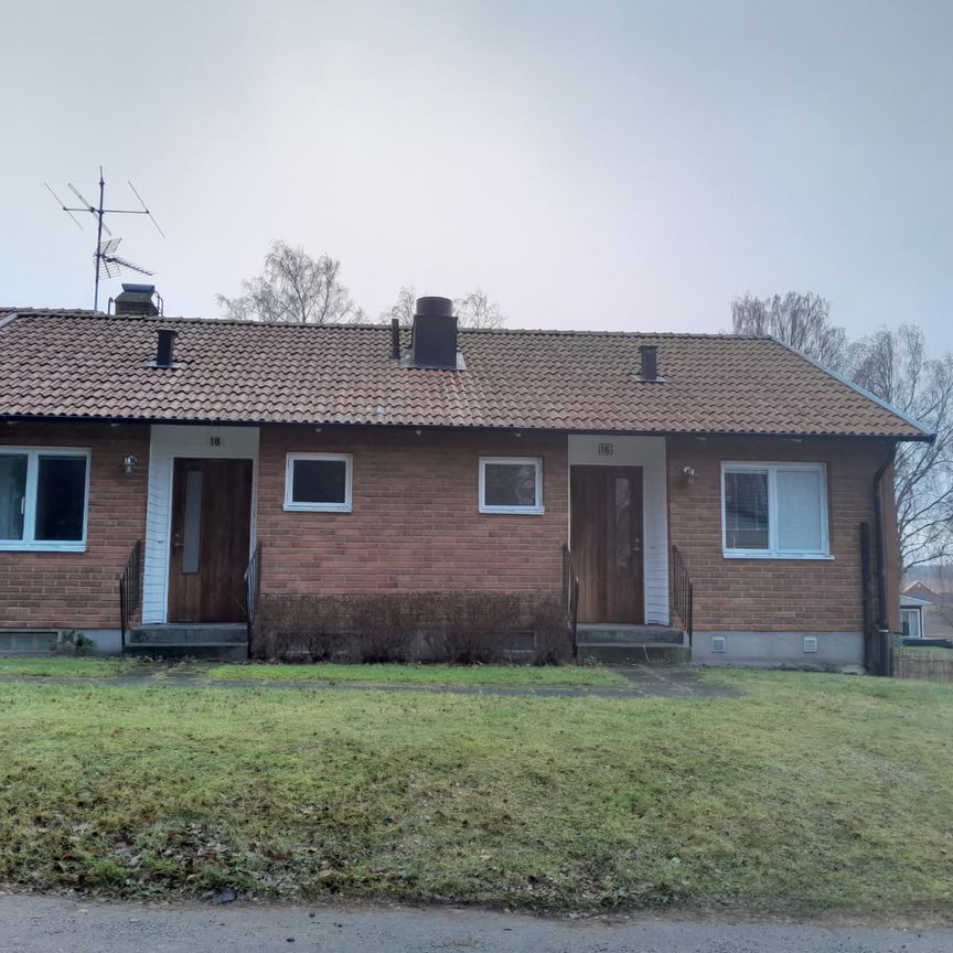 Småkullavägen, Larv - Foto 2