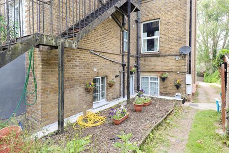 2 bedroom apartment - Photo 2