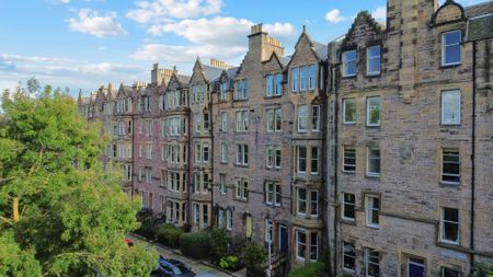 4 bedroom flat to rent - Photo 2