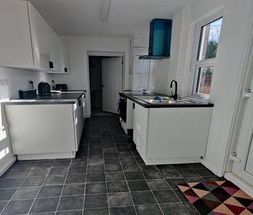 Portland Street, Beeston, NG9 2LP - Photo 2