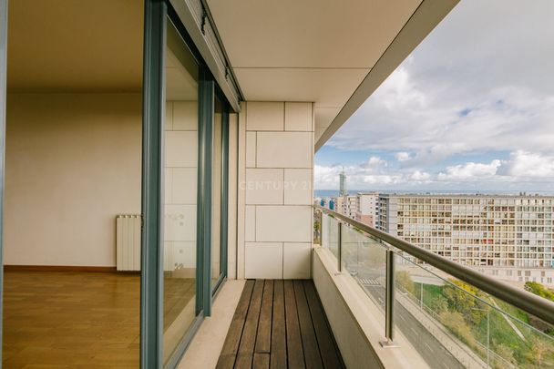 Apartamento T2 c Varanda - Parque das Nações Sul - Photo 1