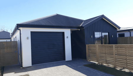 Easy Care Family Home In Spring Grove - Photo 2