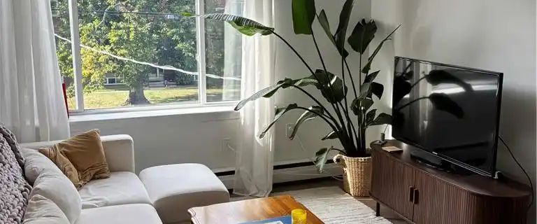 2160 GHENT Avenue Unit# 4 — 2 Bedroom - Photo 1