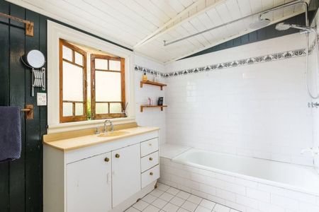 Renovated Queenslander in Great Location - Photo 3