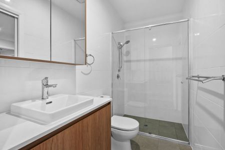 Century 21 &vert; the Paramount Group &ast;Granny Flat&ast; - Photo 5