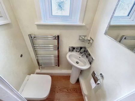 3 bedroom detached house to rent - Photo 2