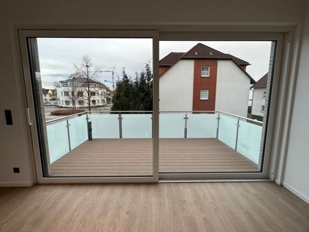 Hochwertige Neubau-Wohnung, exklusive Ausstattung, mit Balkon & Fahrstuhl, in Hennen, zu vermieten - Photo 3